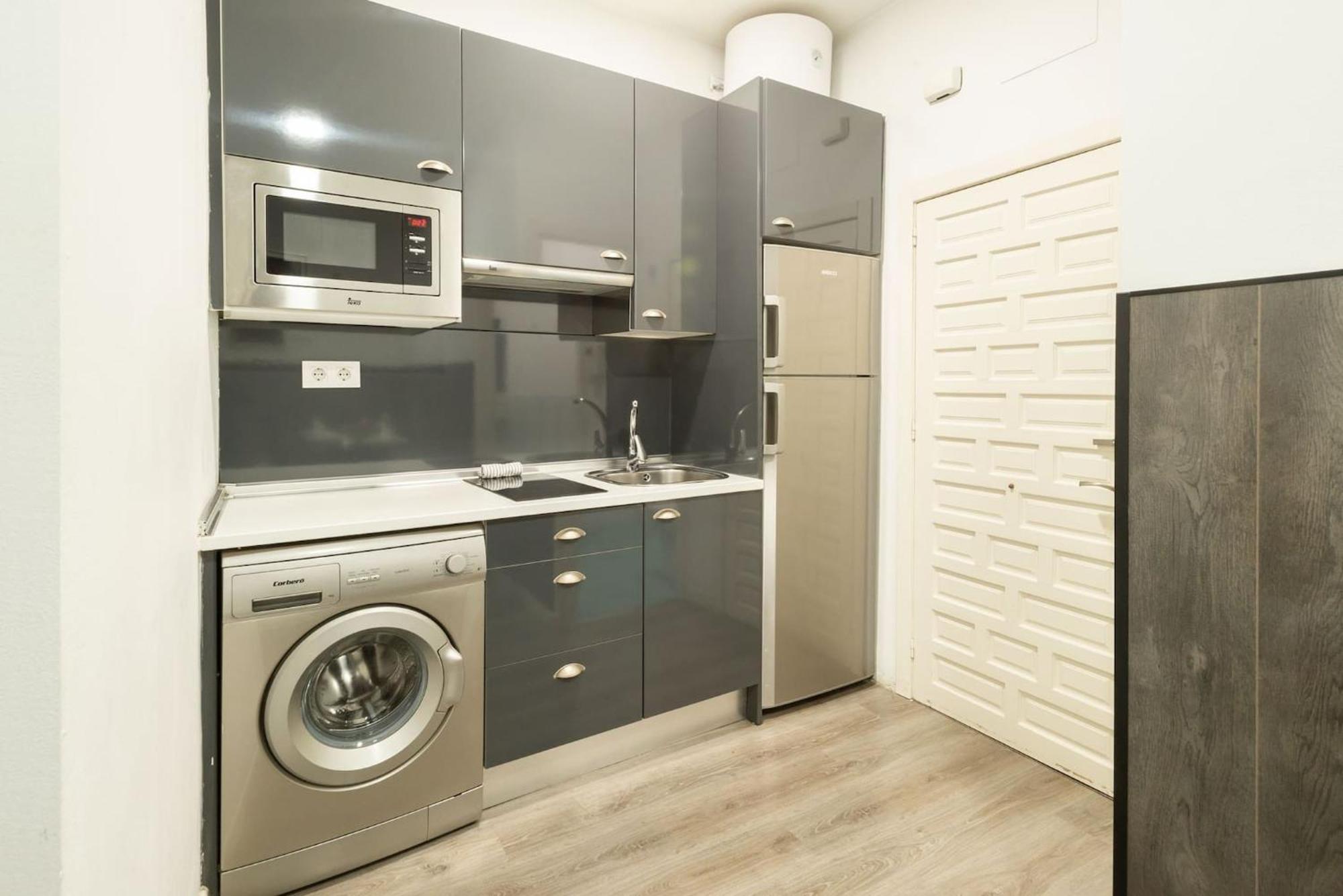 Apartamentos Day Madrid Plaza De Espana Centro Gran Via Sol Malasana ภายนอก รูปภาพ